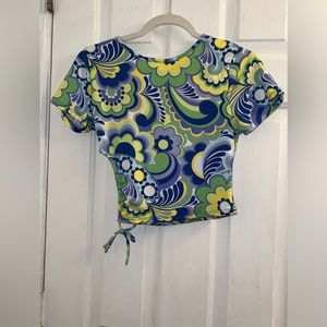 Size small green yellow blue floral swirl side cut out tie crop top shirt